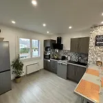别墅 Agreable Maison Avec Jardin A 茹万维勒