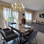 Agreable Maison Avec Jardin A * 茹万维勒