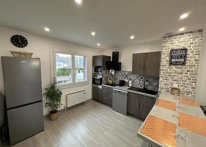 וילה Agreable Maison Avec Jardin A ז'ואנוויל