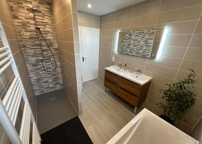 Agreable Maison Avec Jardin A *